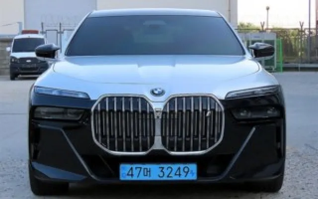 믿을수있는중고차사이트 BMW i7 xDrive 60 M 스포츠 이그제큐티브 팩 매물 사진 18 - 2023/04 62,891km